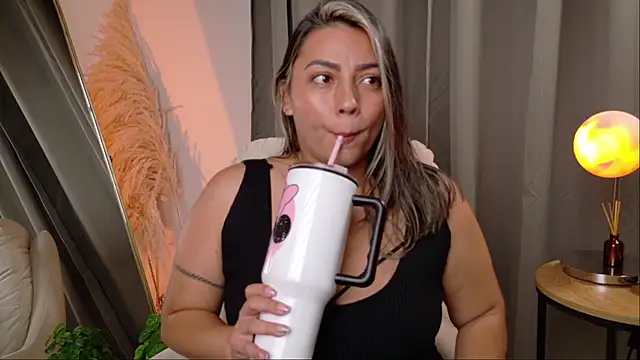 Zara_Nova – live chatrum