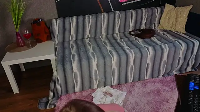 tinyanie Adlı Modelin Canlı Sohbet Odası