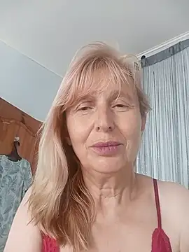 Živá chatovací místnost TrinaAdair