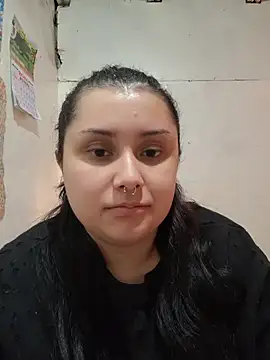 Chat soba uživo modela CurvyNoir