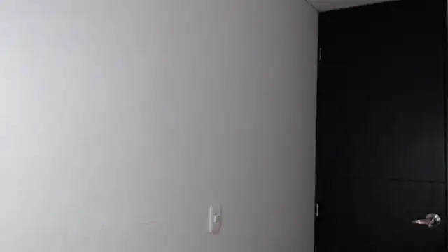 kristelltender1's Live Chat Room