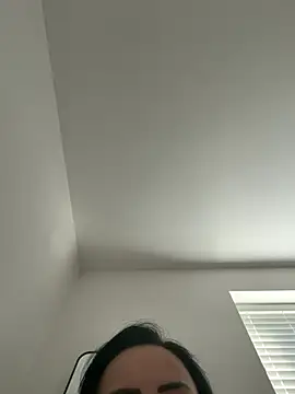 ElliemaiX's Live Chat Room