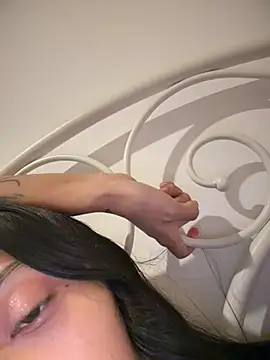 JIORYOvO Live Chatraum