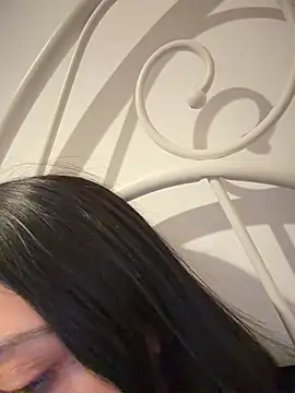 JIORYOvO Adlı Modelin Canlı Sohbet Odası