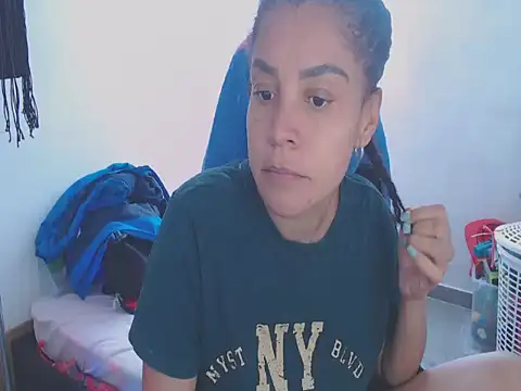 غرفة دردشة shayna_cute المباشرة