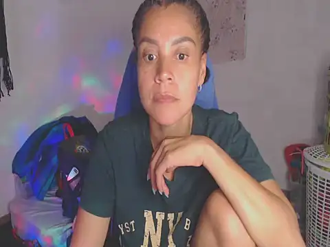 shayna_cute: δωμάτιο απευθείας συνομιλίας