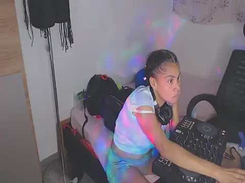 shayna_cute Adlı Modelin Canlı Sohbet Odası