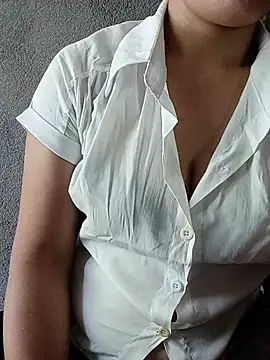 חדר צ'אט בשידור חי של Sara_pusyy