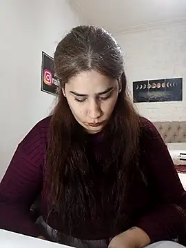 nahiarabiel33's Live Chat Room