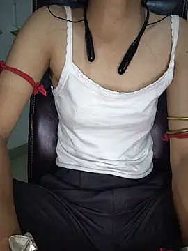 חדר צ'אט בשידור חי של Isha_kumari_69