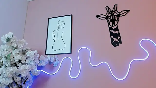 karo_linee1 Adlı Modelin Canlı Sohbet Odası