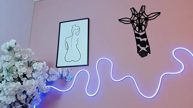 karo_linee1 Adlı Modelin Canlı Sohbet Odası