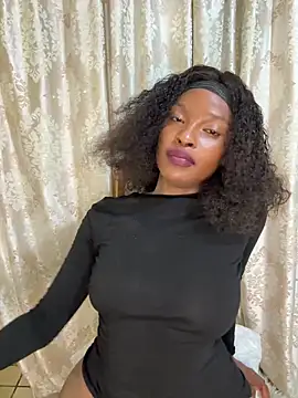 NiaLong21_ Adlı Modelin Canlı Sohbet Odası
