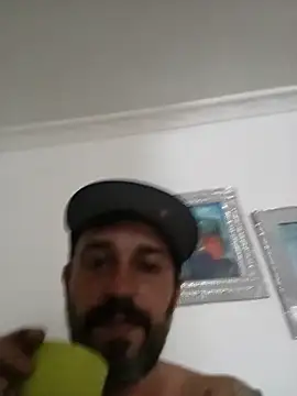 Huwhegehe Adlı Modelin Canlı Sohbet Odası