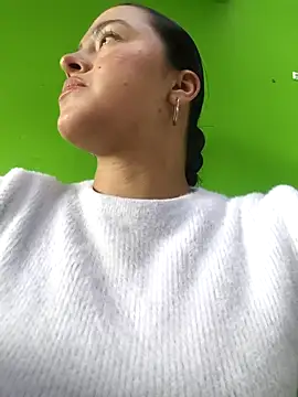ALEJA__22's Live Chat Room