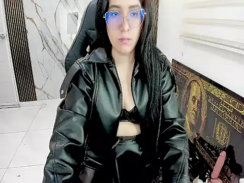 غرفة دردشة queen_findom1 المباشرة