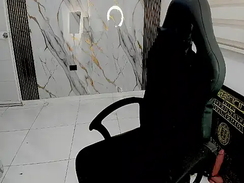 Živá chatovací místnost queen_findom1