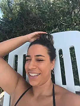 vivianeleoa Adlı Modelin Canlı Sohbet Odası