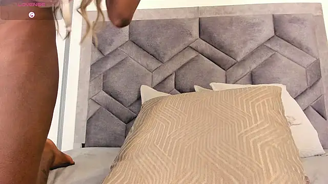 TahliaMoreau Adlı Modelin Canlı Sohbet Odası