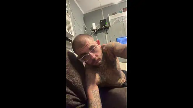 غرفة دردشة trickydickydaddy المباشرة