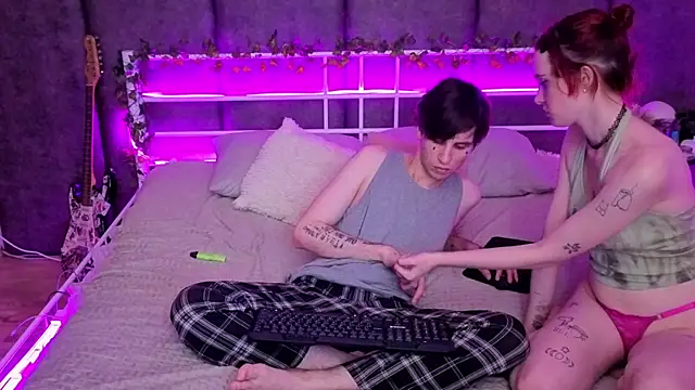 Danny_loves_Mary: δωμάτιο απευθείας συνομιλίας