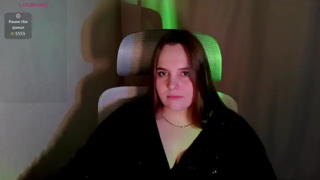 חדר צ'אט בשידור חי של Noir_Ember_