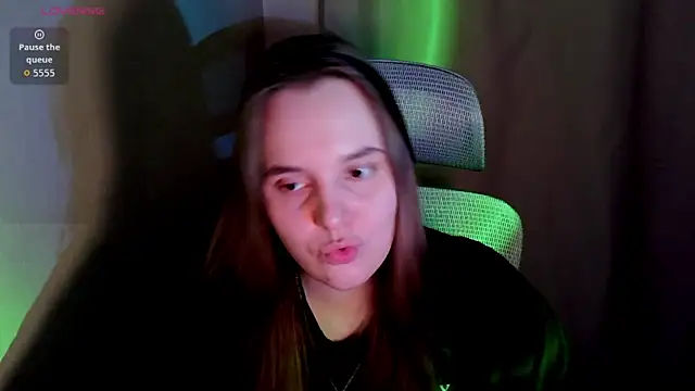 Chat soba uživo modela Noir_Ember_