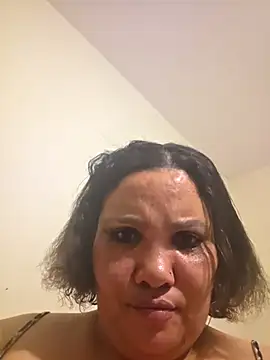 Curvy-Nthabi_X Live Chatraum
