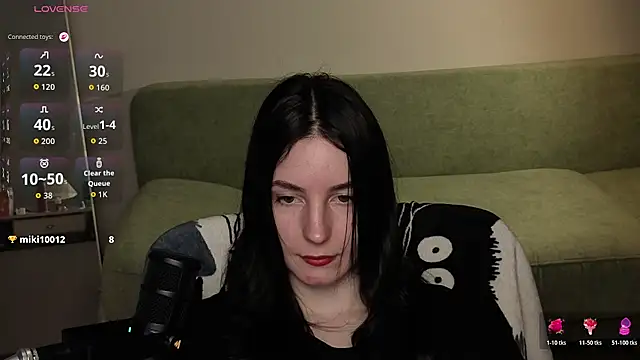 Naomi_Velvet – Naživo chatovacia miestnosť