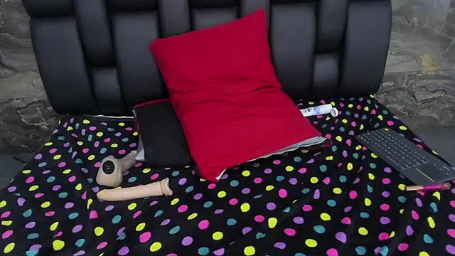 May-Clanfort Live chatroom