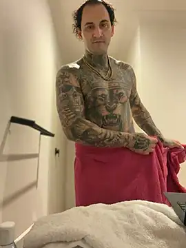 Živá chatovací místnost tattsNcock