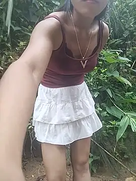 חדר צ'אט בשידור חי של gugu0022