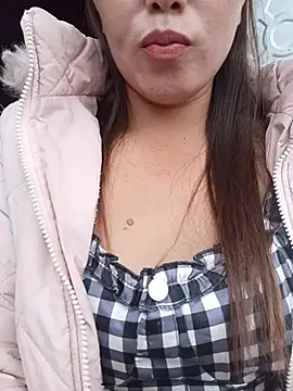 Lyly_sexyy élő chatszobája