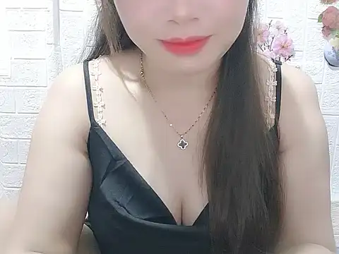 Kimlii-lie Adlı Modelin Canlı Sohbet Odası