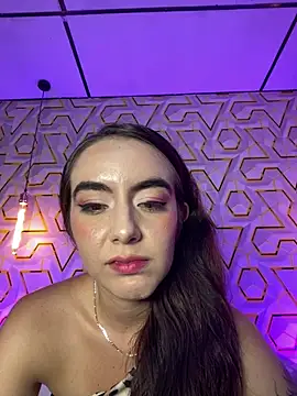 MelanyyJhonson15 Adlı Modelin Canlı Sohbet Odası