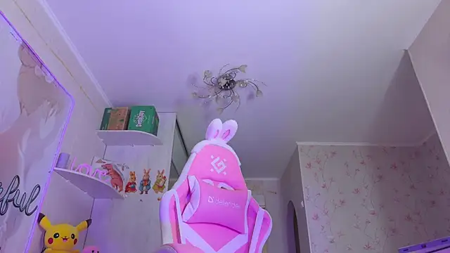 Živá chatovací místnost CheekySashaCharm