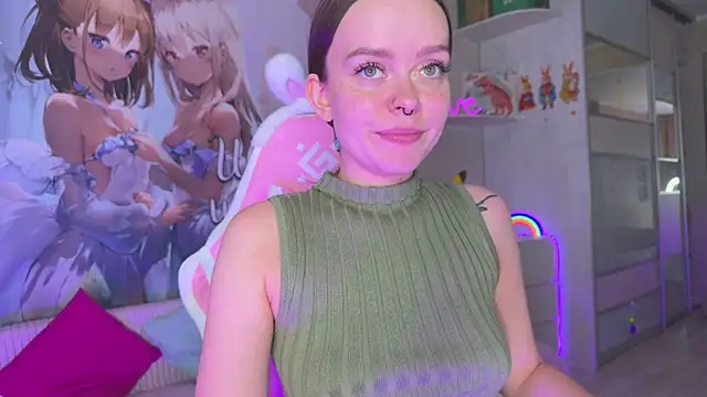 CheekySashaCharm's Live Chat Room