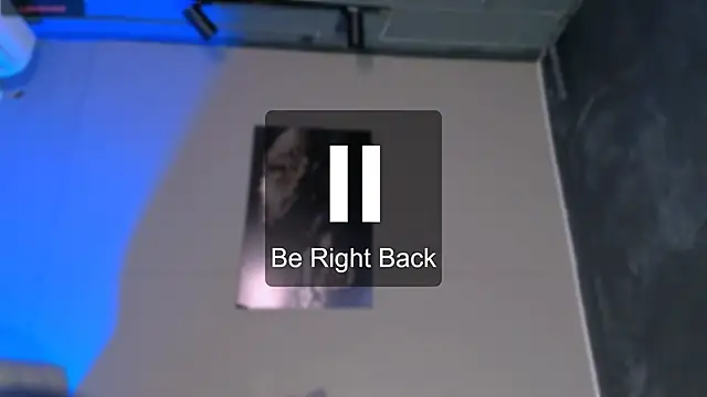 חדר צ'אט בשידור חי של nicolvibes_212