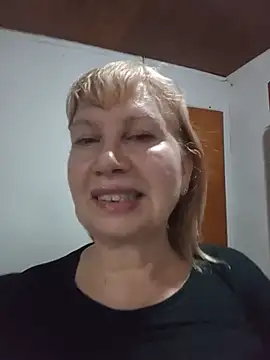 SexyMilf1211 现场聊天室