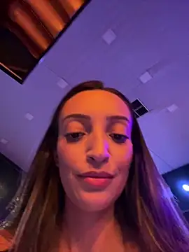 הופעת סקס קאם בשידור חי של BelleLouiseVp