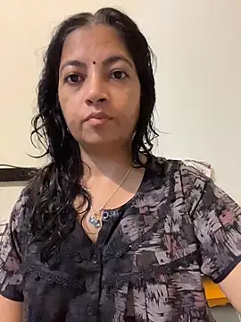 غرفة دردشة HairyMommy المباشرة