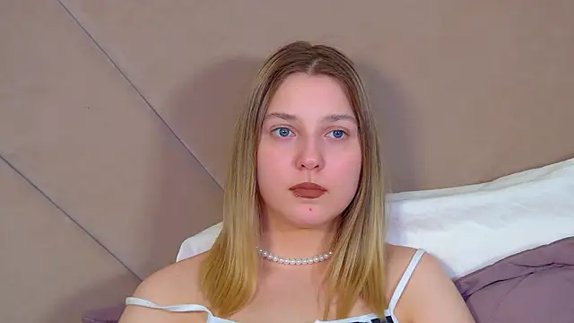 TinnaBurton Live chatroom
