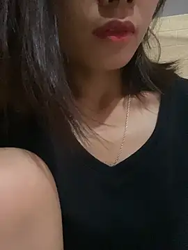 Leoglas Adlı Modelin Canlı Sohbet Odası