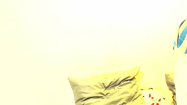 חדר צ'אט בשידור חי של BrunetteNaomi8