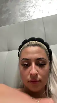 Kylie_One Live Chatraum