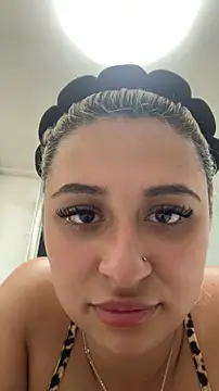 Kylie_One Adlı Modelin Canlı Sohbet Odası