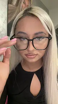 Kylie_One: δωμάτιο απευθείας συνομιλίας