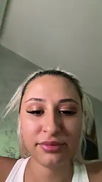 חדר צ'אט בשידור חי של Kylie_One