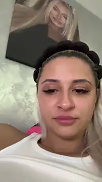 Kylie_One লাইভ চ্যাট রুম
