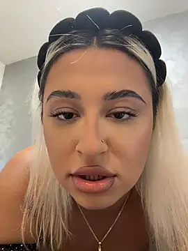 Kylie_One's Live Chat Room